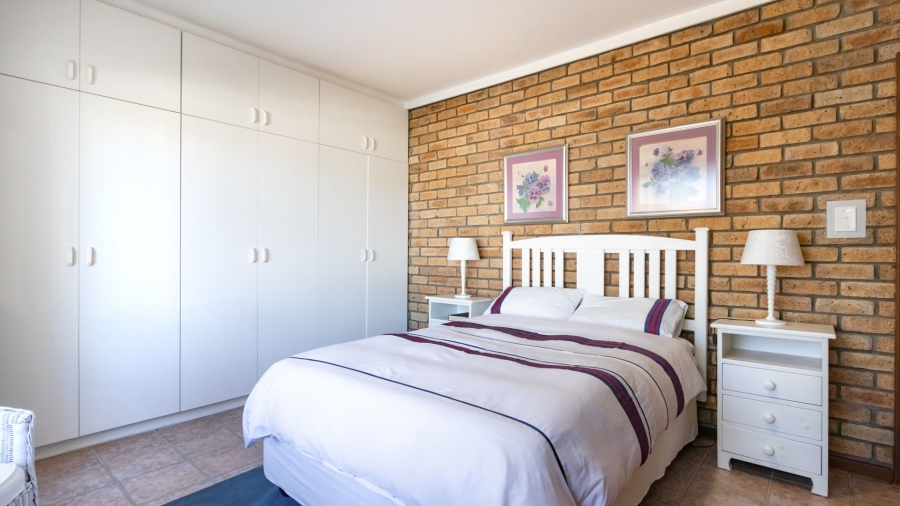 5 Bedroom Property for Sale in Stilbaai Wes Western Cape